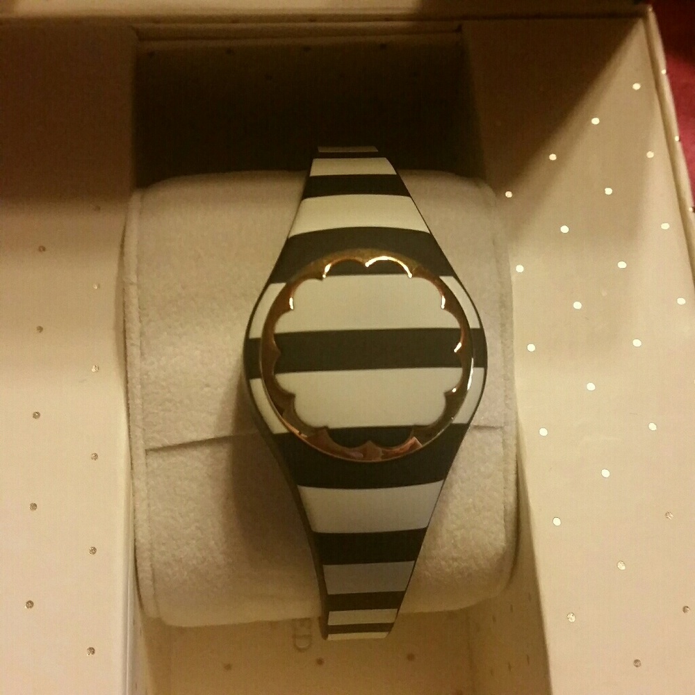 Kate Spade scallop activity tracker